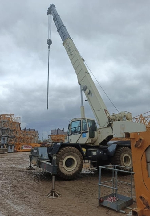 Короткобазный кран Terex RT555-1